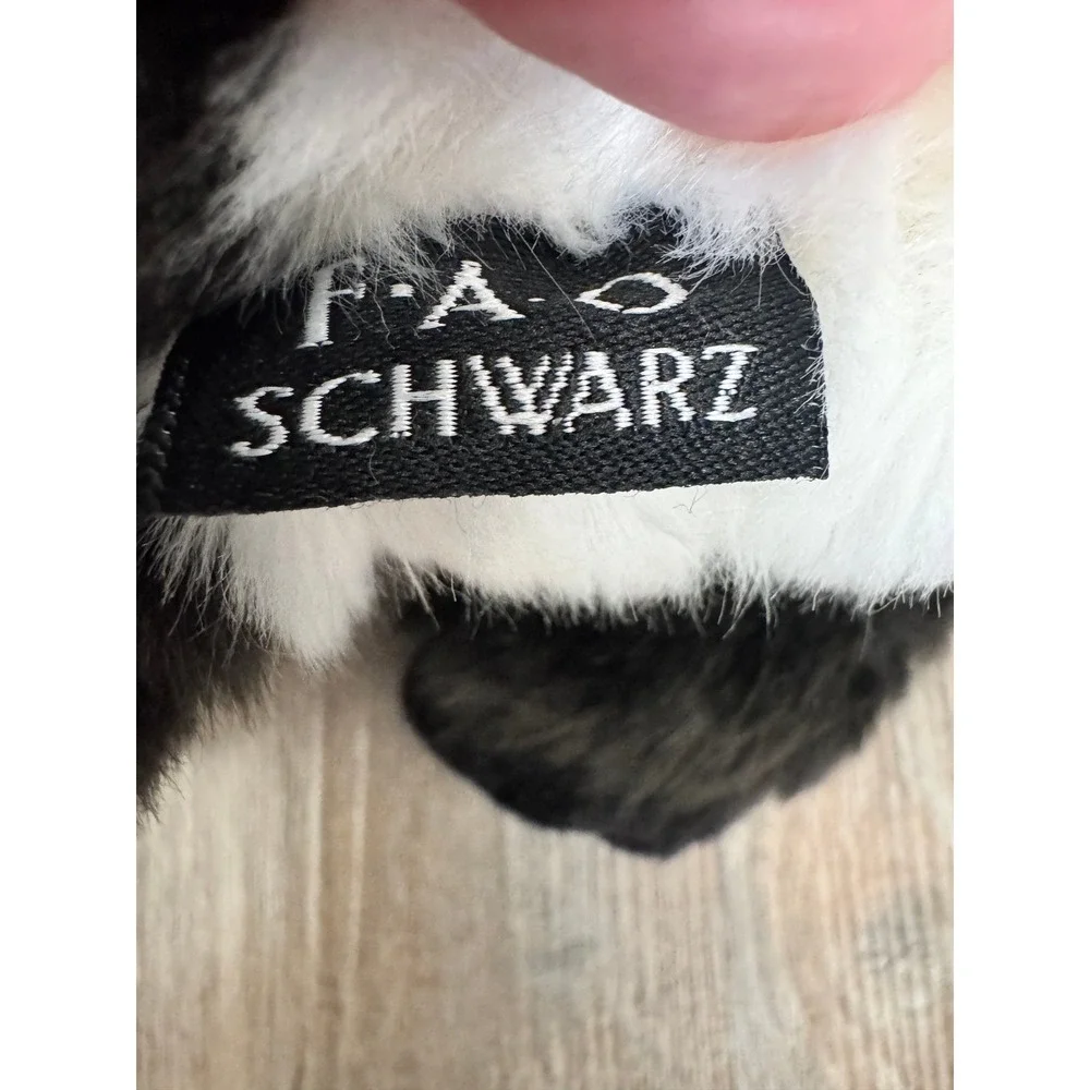 FAO Schwarz 2019 Boutique Zhen Panda Plush With Papers Sitting 10 Inchs